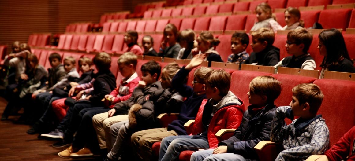 Visite d'une école au Théâtre des Sablons