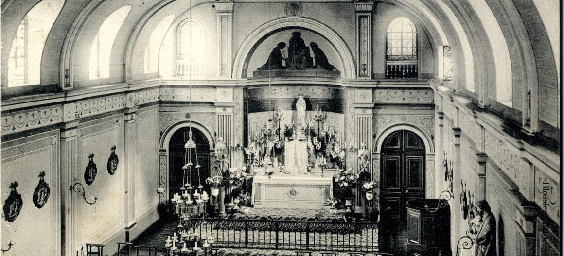 L'intérieur de la chapelle